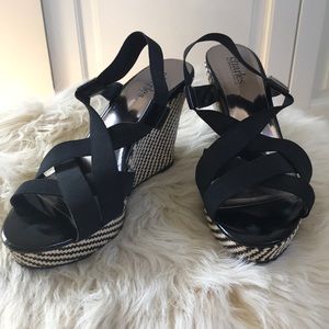 ⭐️2 for $40 Charles David platform sandal